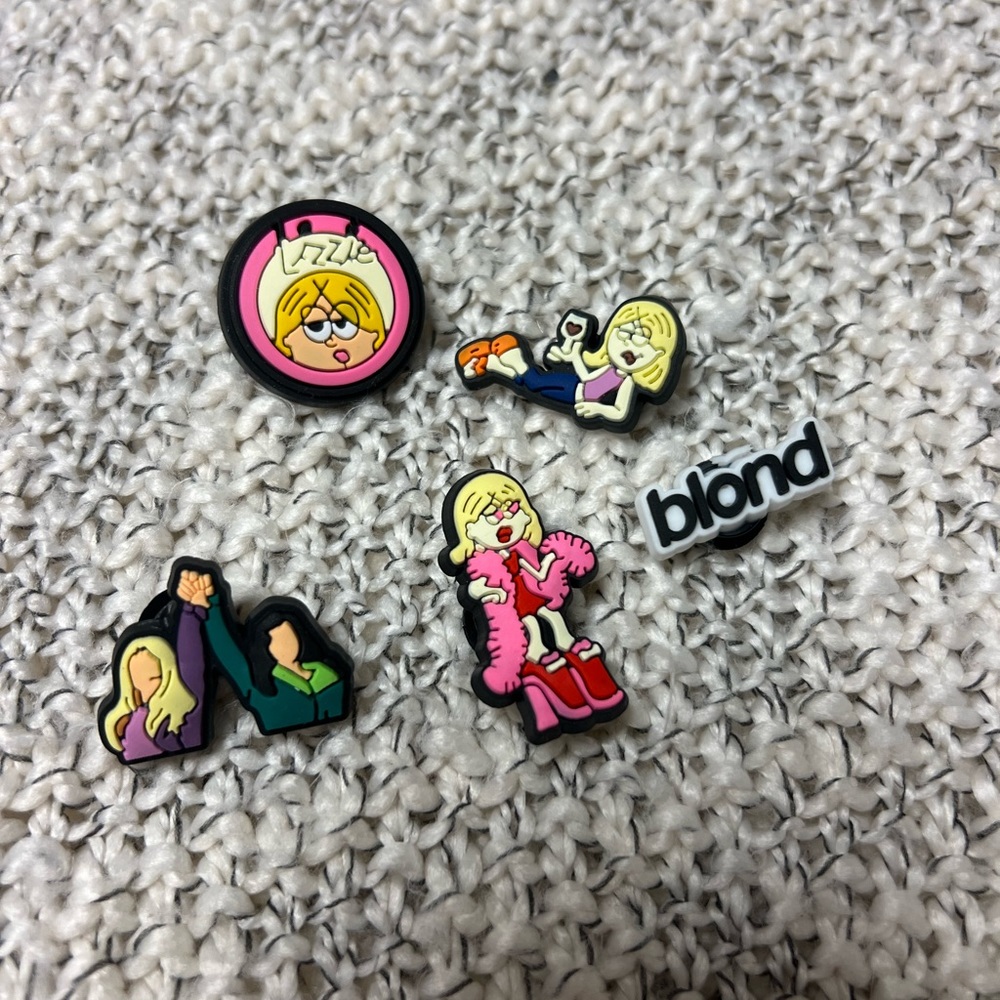 ✨💄Disney’s Lizzie McGuire Croc Charms🎤🌼